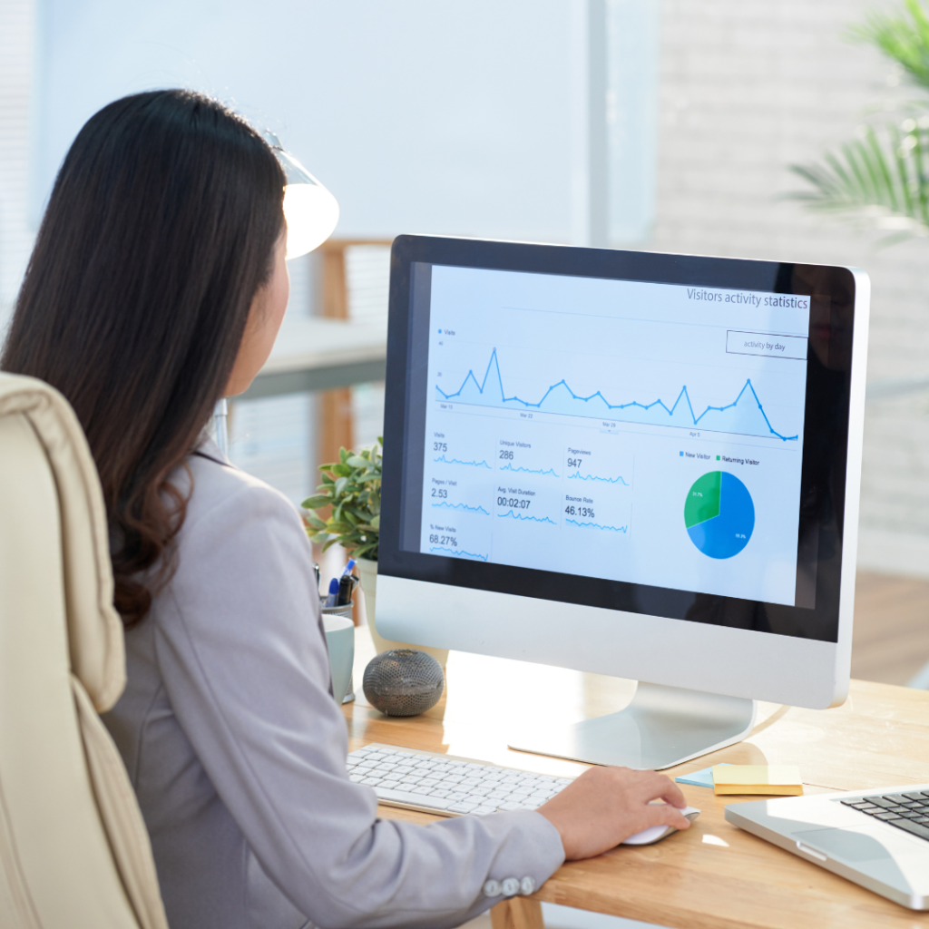 Dashboard de inteligencia conversacional Invokka con gráficos y métricas de análisis de interacciones y calidad del servicio al cliente.