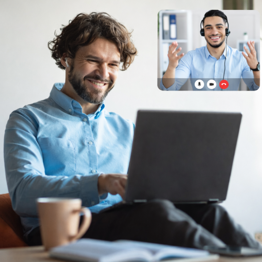 Usuario en videollamada con asesor remoto mientras sistema de inteligencia conversacional Invokka analiza interacción y calidad del servicio con IA.